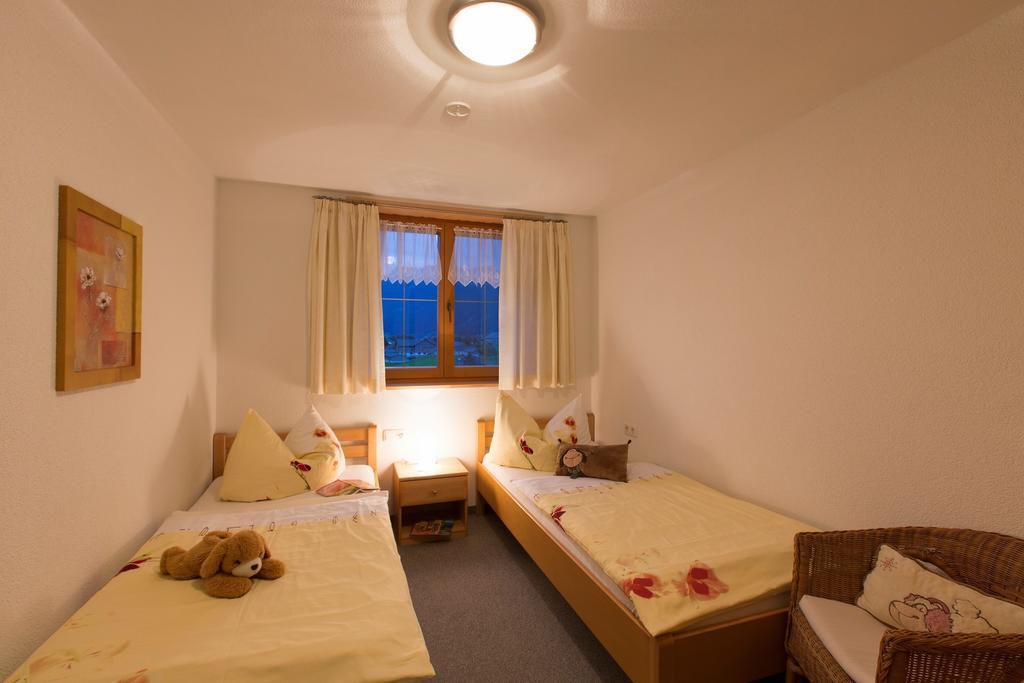 Appartment Hammerer Schwarzenberg im Bregenzerwald Szoba fotó